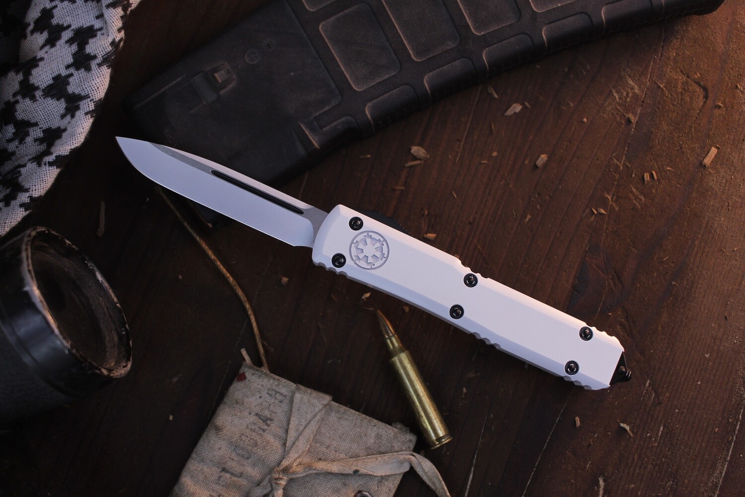 Microtech Ultratech S/E Storm Trooper 3.4&quot; OTF Auto / Deep Engraved White Aluminum / White ( Pre Owned )