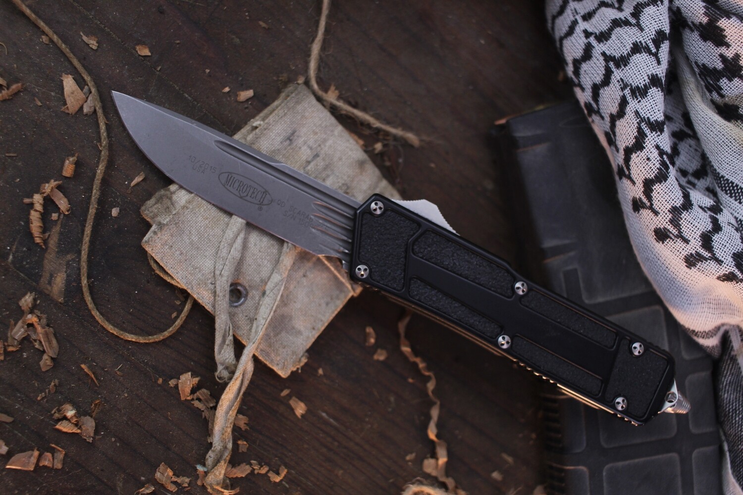 Microtech 2015 QD Scarab 3.375&quot; OTF Auto / Textured Aluminum &amp; Grip Inserts / Apocalyptic Fluted Elmax Blade ( Pre Owned )