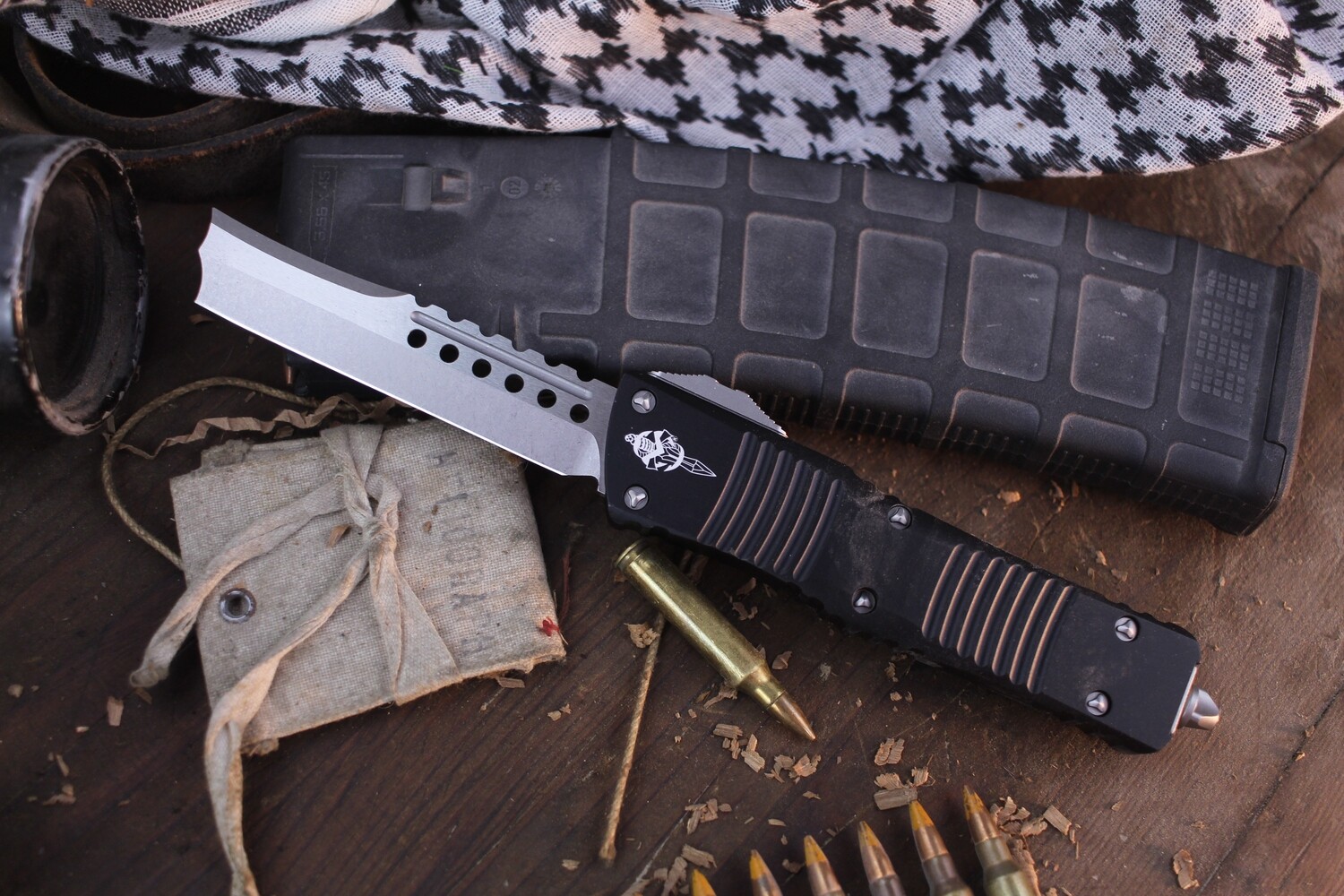 Microtech Signature Series Combat Troodon Hellhound Razor 3.8&quot; OTF Auto / Black Aluminum / Stonewashed ( Pre Owned )