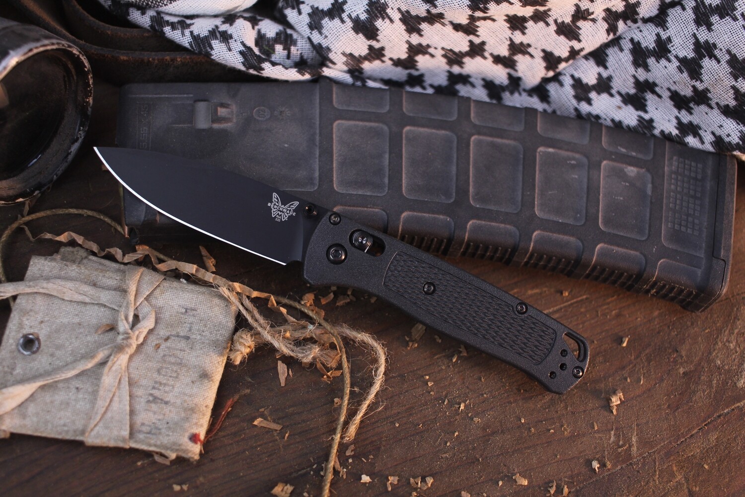 Benchmade Bugout 3.24&quot; AXIS Lock Knife / CF-Elite / Black / S30V ( Pre Owned )