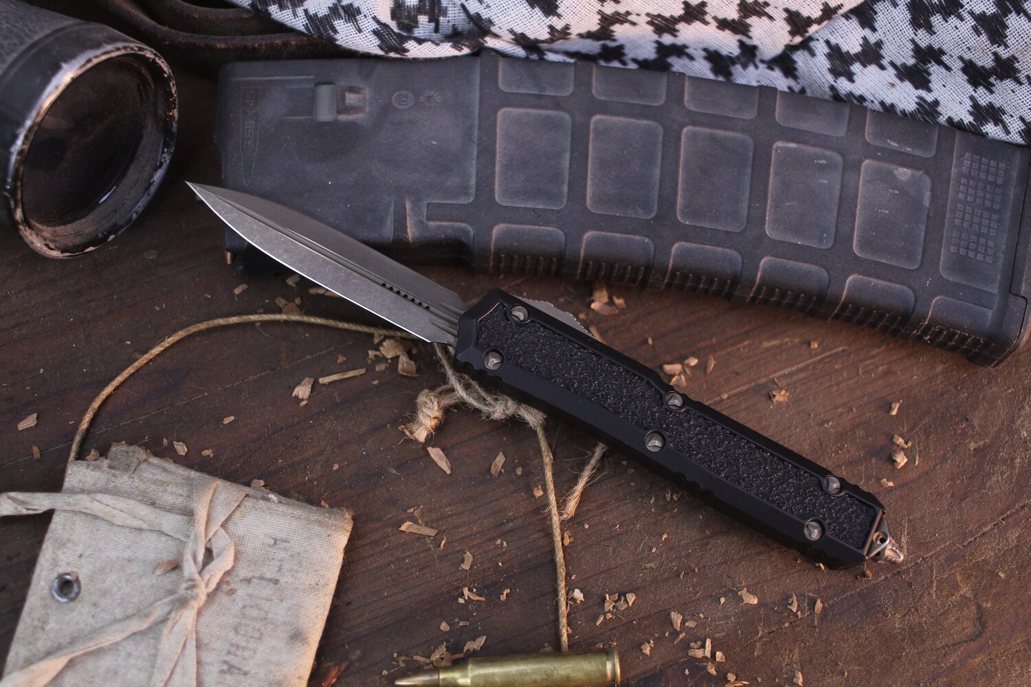 Microtech Signature Series Makora D/E 3.3&quot; OTF Auto / Black Aluminum &amp; Traction Inlays / Bronze Apocalyptic ( Pre Owned )