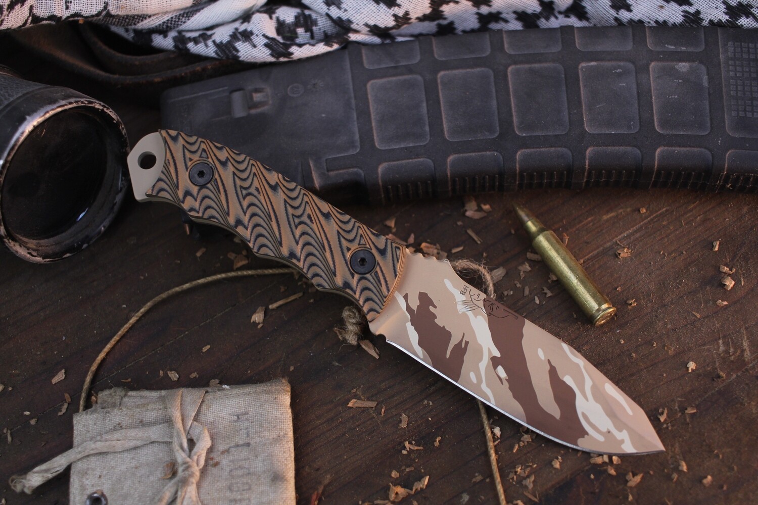 Half Face Blade Disaster Jr. 3.75” Fixed Blade / Earth Camo Textured G-10 / Desert Tiger Cerakote CPM-3V ( Pre Owned )
