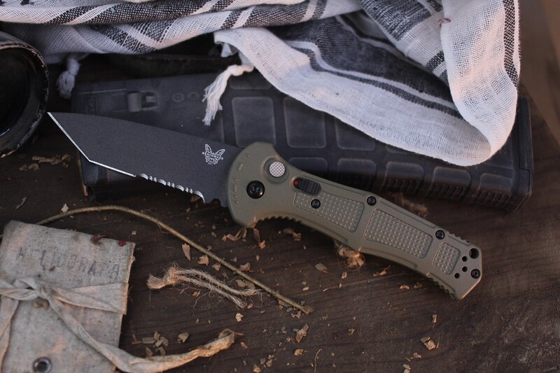 Benchmade Claymore Tanto 3.6&quot; Auto Buttonlock Folder / OD Green Grivory / Black Serrated CPM-D2