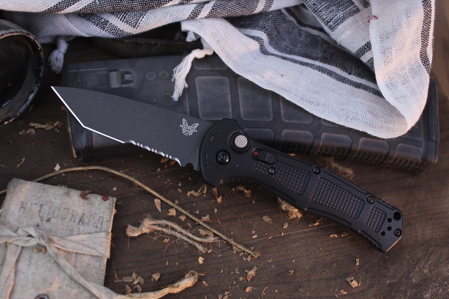 Benchmade Claymore Tanto 3.6&quot; Auto Buttonlock Folder / Black Grivory / Black Serrated CPM-D2