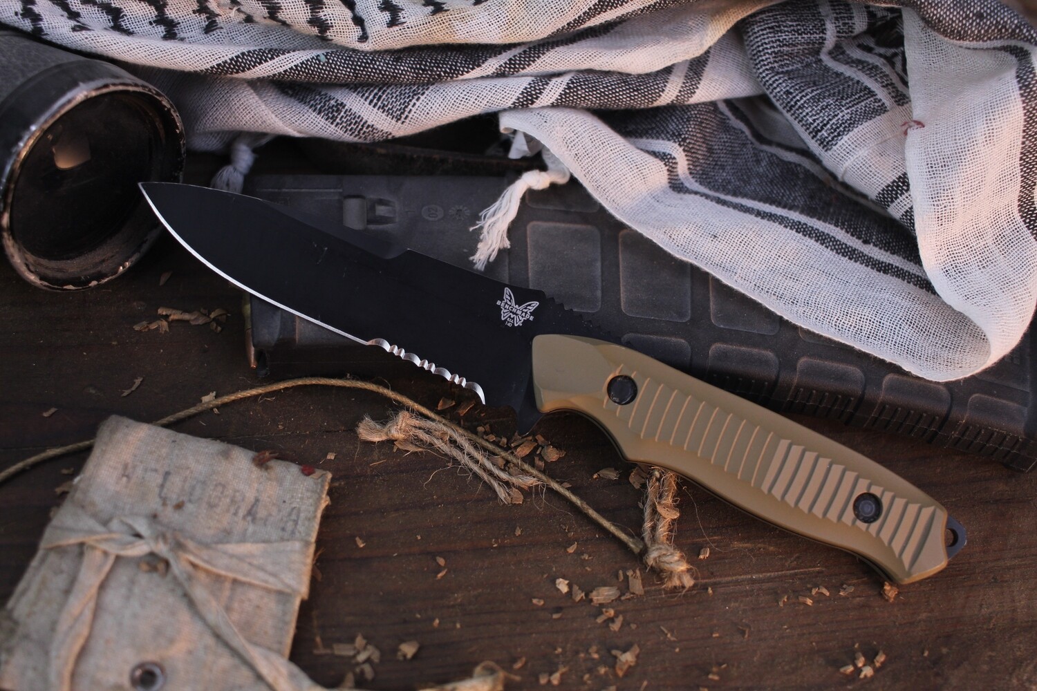 Benchmade Nimravus 4.5&quot; Fixed Blade Knife / Black Serrated / Sand ( Pre Owned )