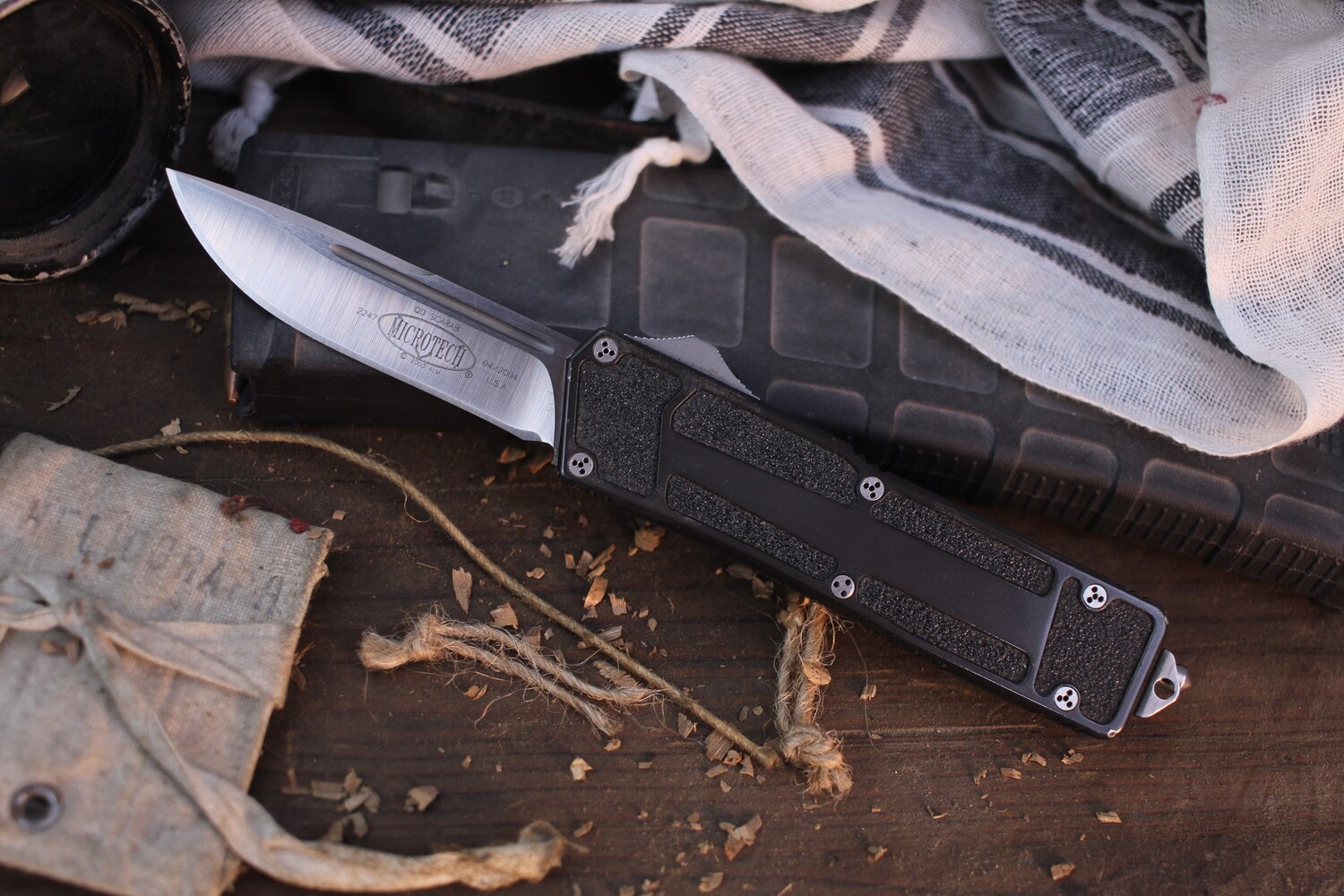 Microtech 04/2004 QD Scarab S/E 3.375&quot; OTF Auto / Textured Black Aluminum / Satin S30V ( Pre Owned )