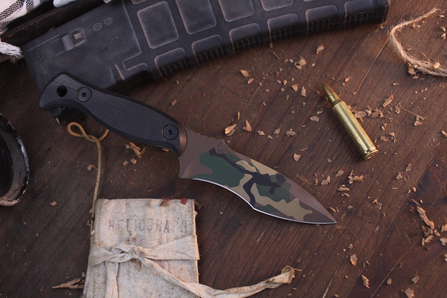 Half Face Blade Extremis 3.5” Fixed Blade / Black G-10 / Woodland Camo Cerakote S45VN