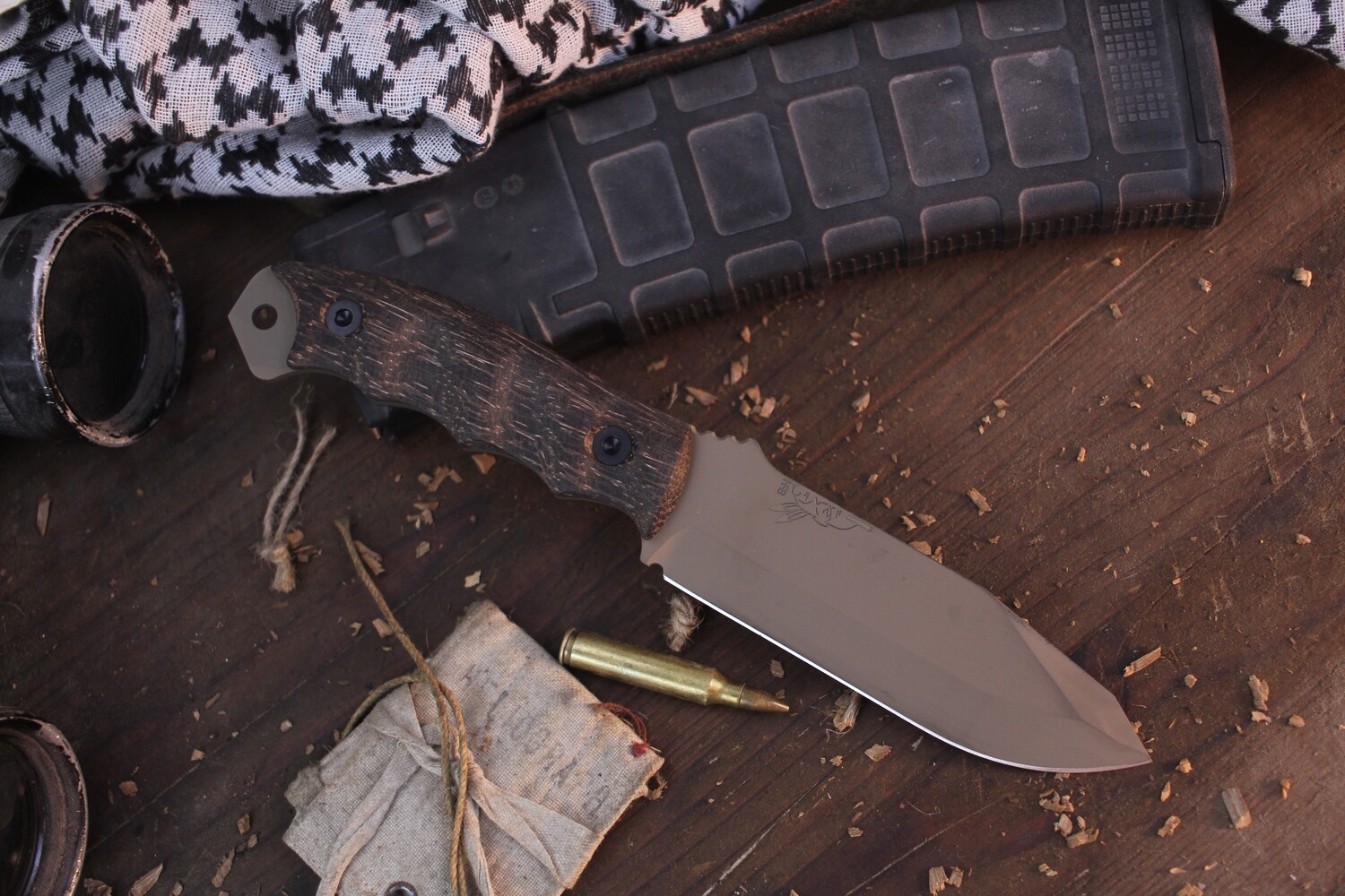 Half Face Blade Disaster Breacher 4.7” Fixed Blade / Contoured Black Palm Wood / FDE Cerakote CPM-3V