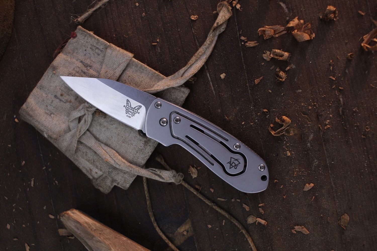 Benchmade Benchmite 1.95&quot; Automatic Knife / Stainless Steel / Satin 154CM ( Pre Owned )