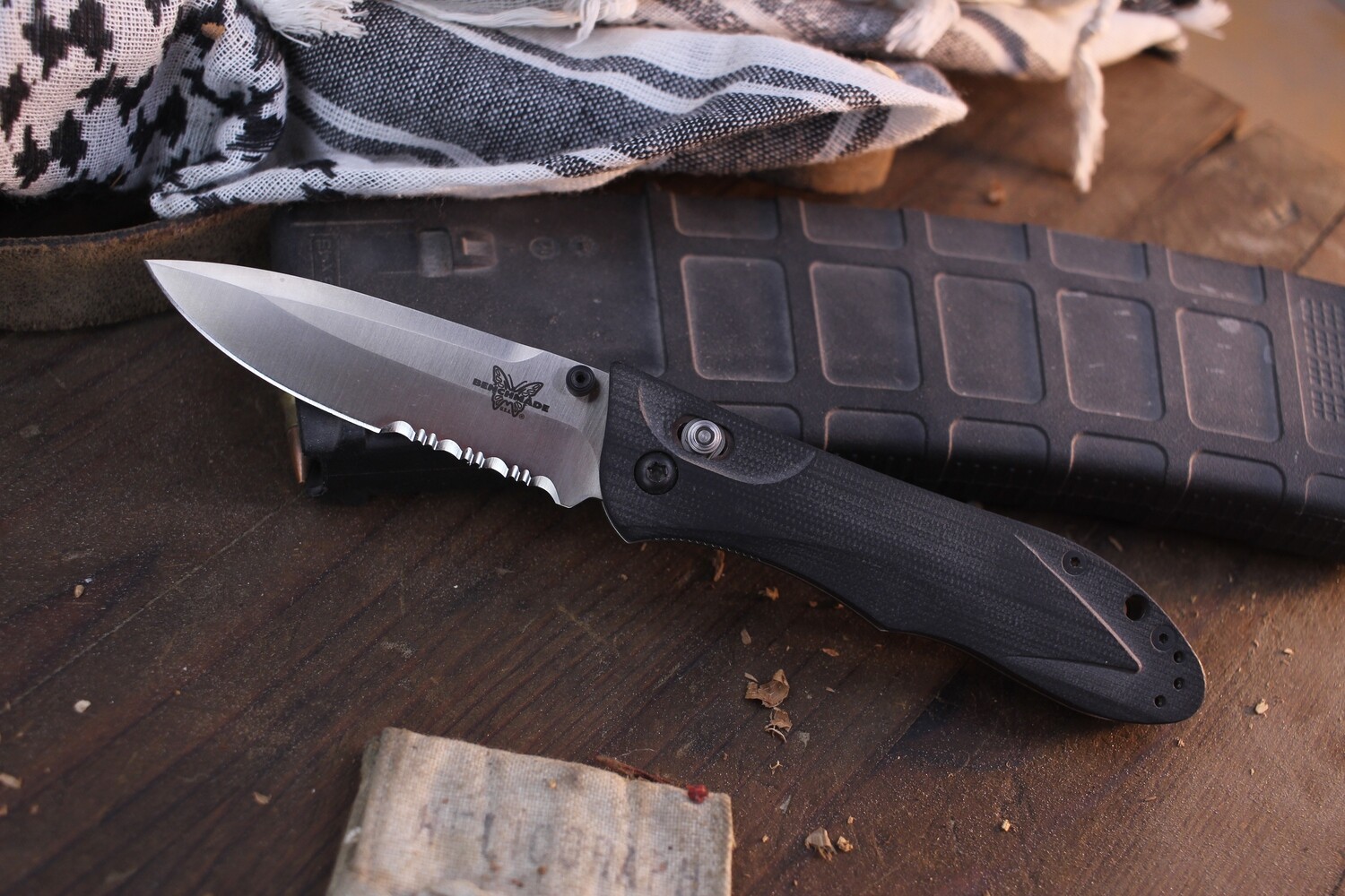 Benchmade Classic 730S 3.6&quot; Axis Lock Folder / Black &amp; Red G-10 / Satin Serrated 154CM ( Pre Owned )