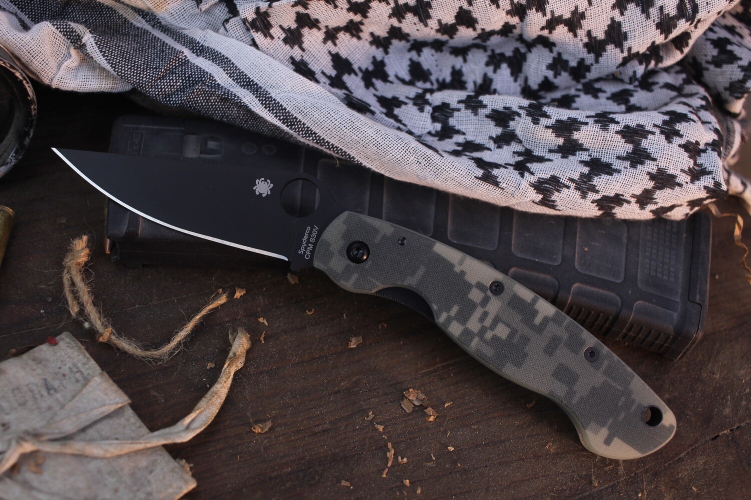Spyderco Military 4&quot; Linerlock Folder / Camo G-10 / Black S30V (Pre Owned )
