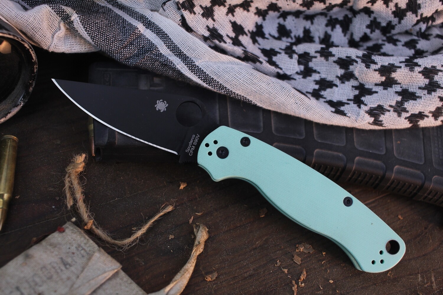 Spyderco Paramilitary 2 3.4&quot; Compression Lock Folder / Teal G-10 / Black S90V ( Pre Owned )