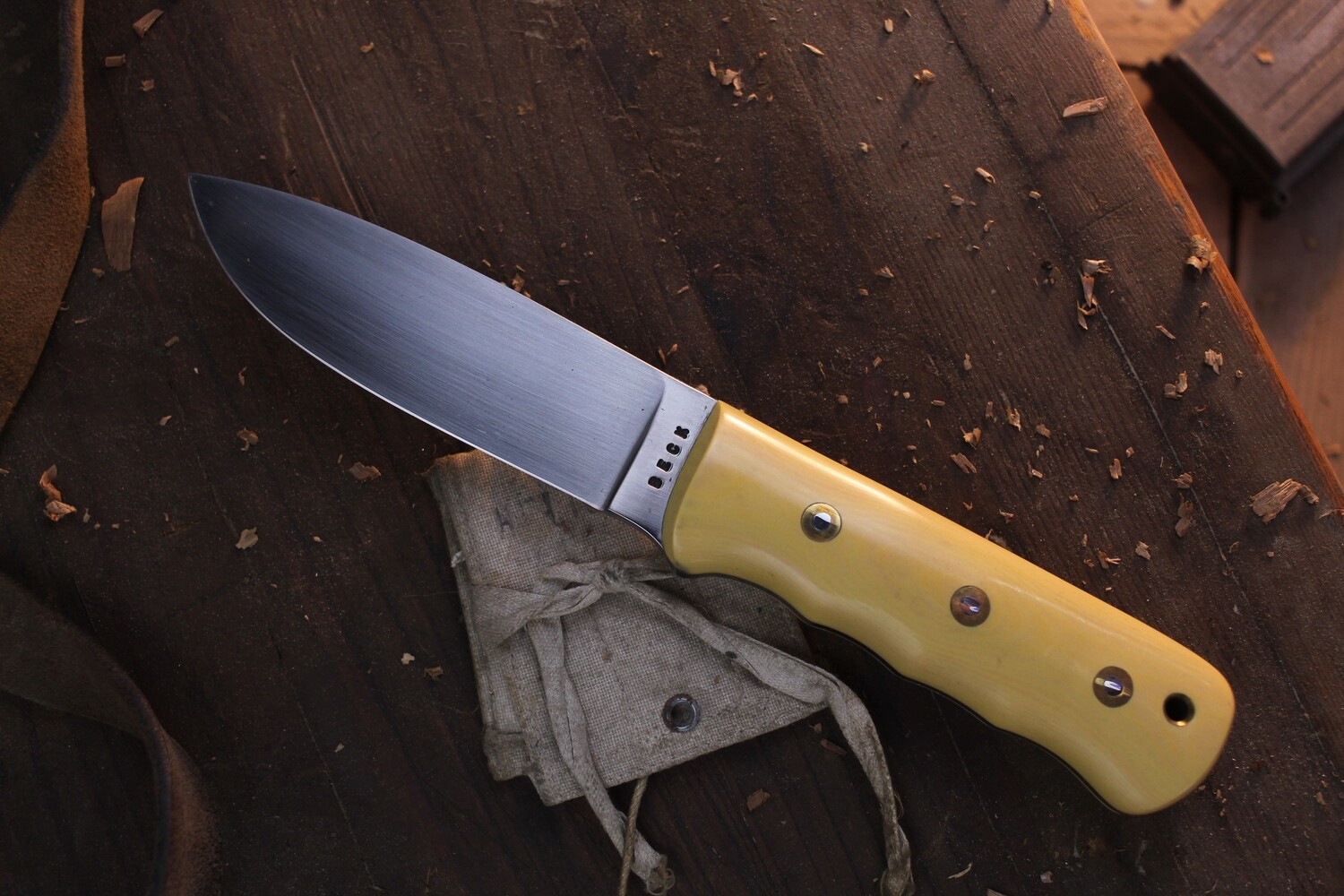 Dave Beck Custom Hunter 4.75&quot; Fixed Blade / Antique Ivory Micarta / High Carbon ( Pre Owned )