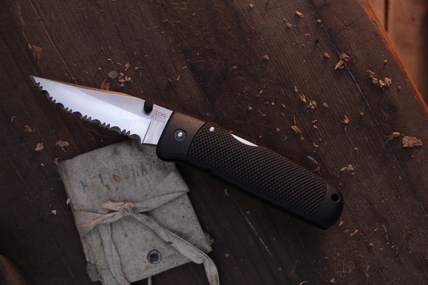 SOG Vintage Air 3&quot; Lockback  Folder  / Black Xytel / Satin Serrated AUS-6 ( Pre Owned )