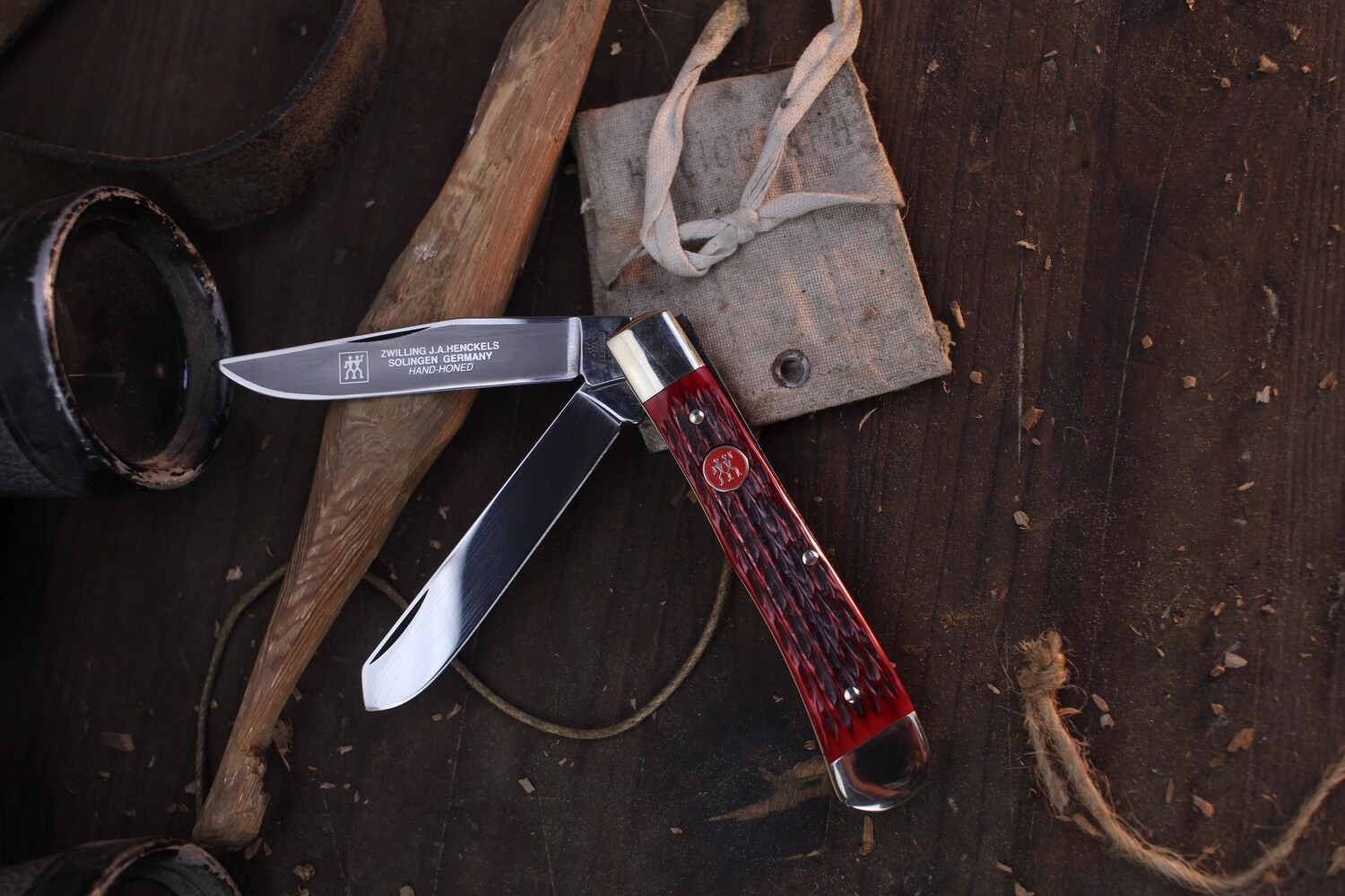 Zwilling J. A. Henckels Vintage Trapper 2 Blade 4&quot; Closed Slipjoint / Red Jigged Bone / Hand Honed Solingen Steel ( Pre Owned )