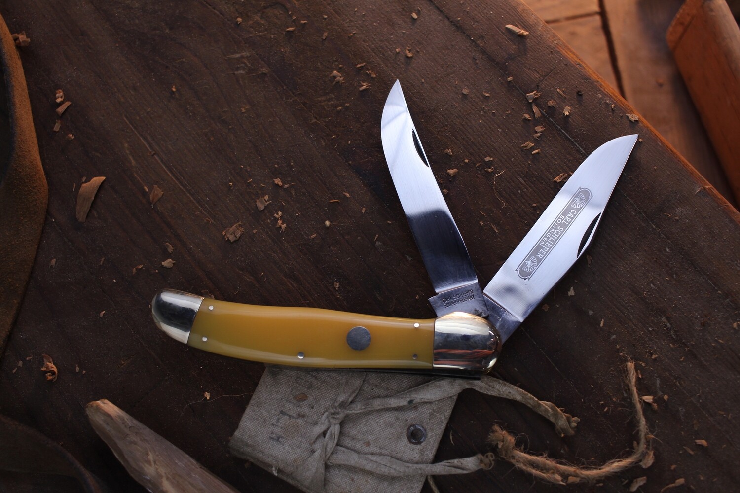 Eye Brand Carl Schlieper XL Copperhead 5.25&quot; Closed / Yellow Delrin / Hammer Forged Solingen Stainless ( Pre Owned )