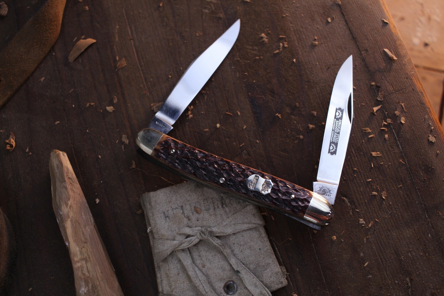 Eye Brand Carl Schlieper Vintage Large Muskrat 4.75" Closed / Jigged Bone / Hammer Forged Solingen Stainless ( Pre Owned )