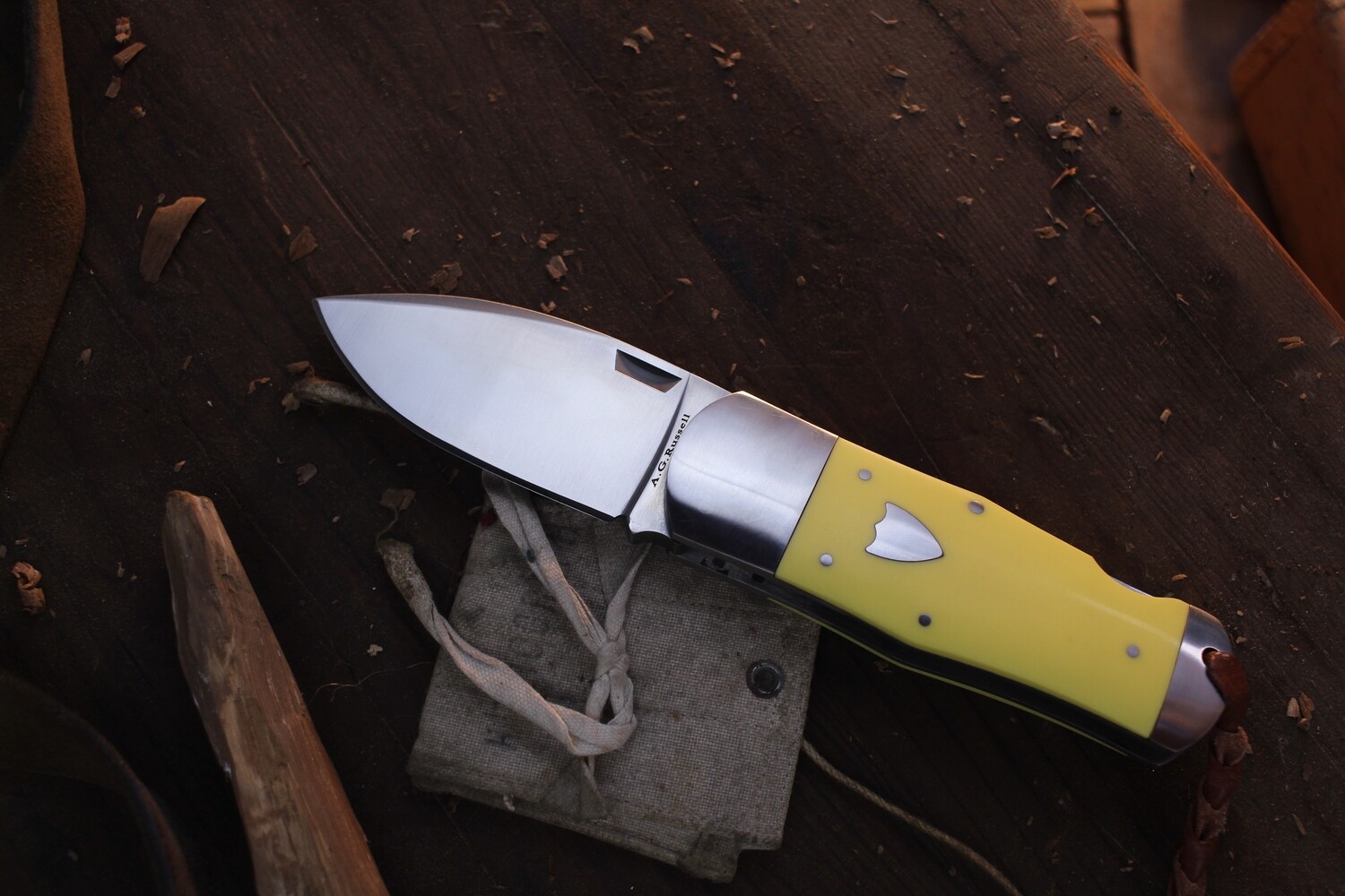 A.G. Russell Vintage Sunfish XL Toenail 3.25&quot; Lockback Folder / Yellow Synthetic / Satin 8Cr13MoV ( Pre Owned )
