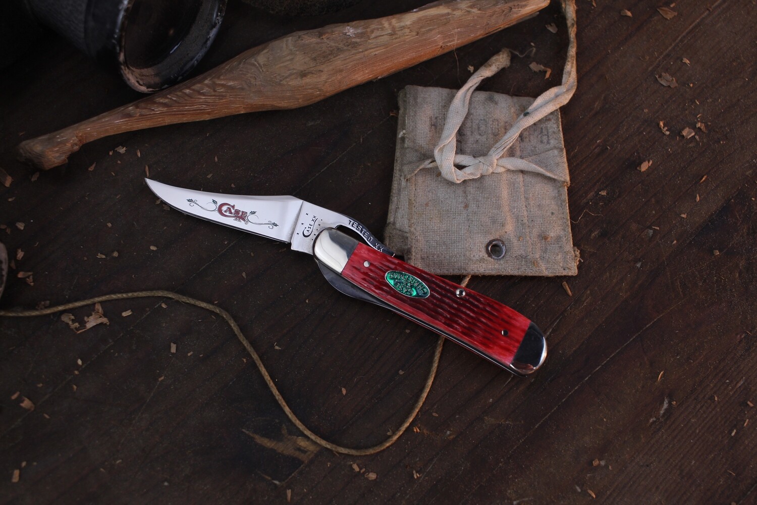 Case Vintage Christmas 4.25&quot; Closed  Linerlock Folder / Dark Red Jigged Bone &amp; Christmas Sheild / Satin Tru Sharp ( Pre Owned )