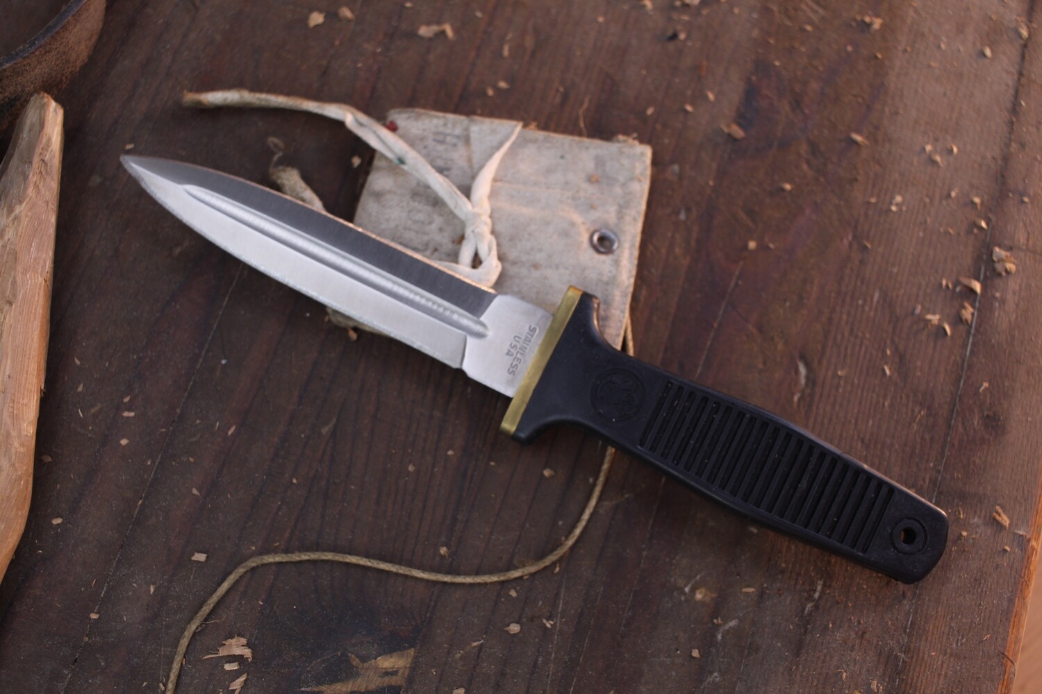 Smith &amp; Wesson Vintage 6051 4&quot; Boot Dagger / Kraton Rubber Handle / USA Satin 440 ( Pre Owned )