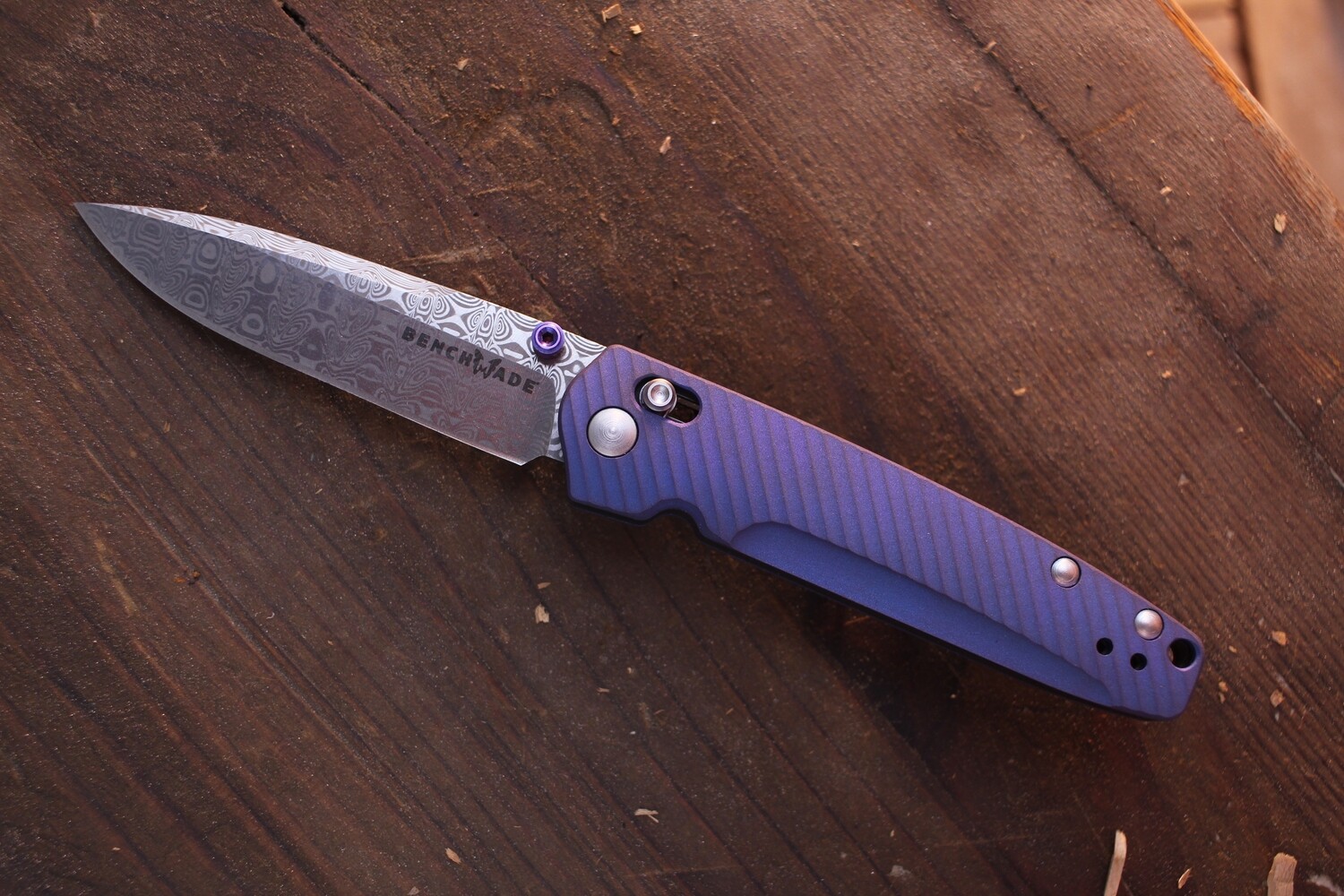 Benchmade Gold Class Valet 2.96&quot; AXIS Lock Folder / Blue-Violet Titanium / Ladder Pattern Damasteel ( Pre Owned )