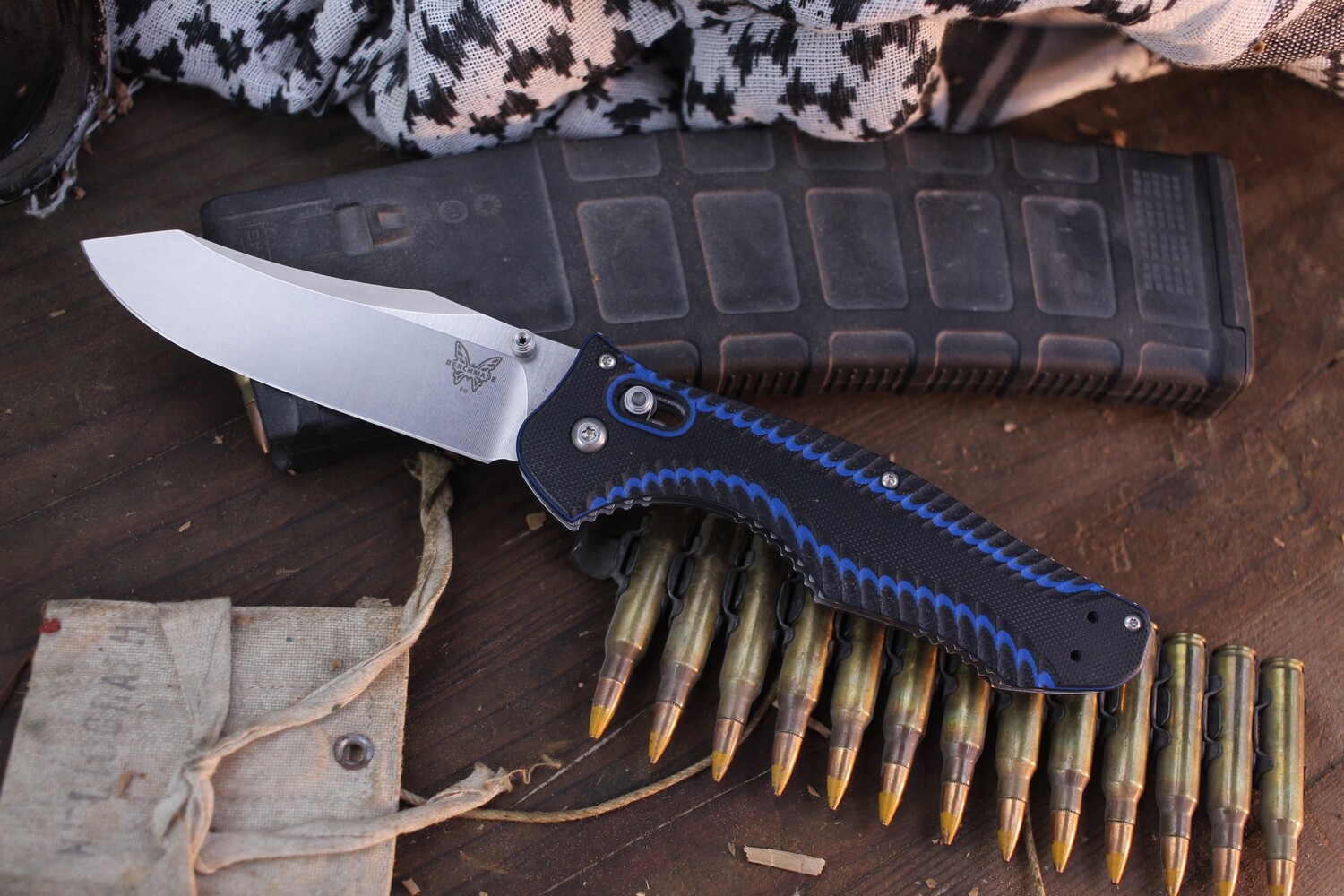 Benchmade Contego 3.98 AXIS Lock Knife / Black &amp; Blue G10 / Satin / M390 (Pre Owned)
