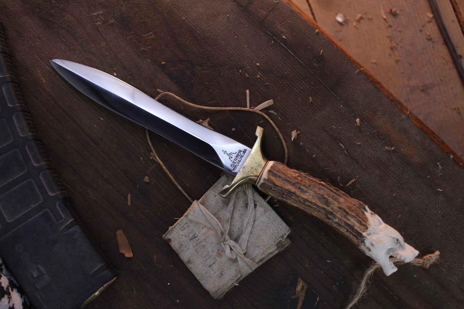 Gerber Vintage MKII 6.5&quot; Fixed Dagger / Brass Guard &amp; Wolfs Head Carved Stag Horn / Stain 440C ( Pre Owned )