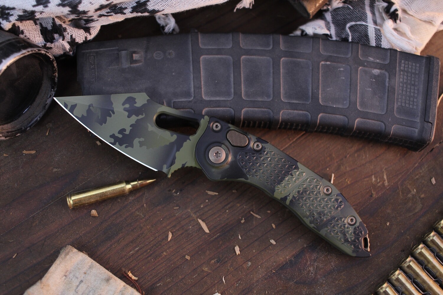 Microtech Signature Series  Stitch 3.75&quot; Automatic Folder  / Olive Camo Aluminum &amp; Bronze Hardware / Olive Camo ( Pre Owned )