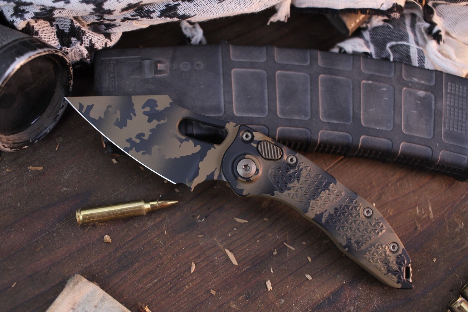 Microtech Signature Series  Stitch 3.75&quot; Automatic Folder  / Coyote Camo Aluminum &amp; Bronze Hardware / Coyote Camo ( Pre Owned )