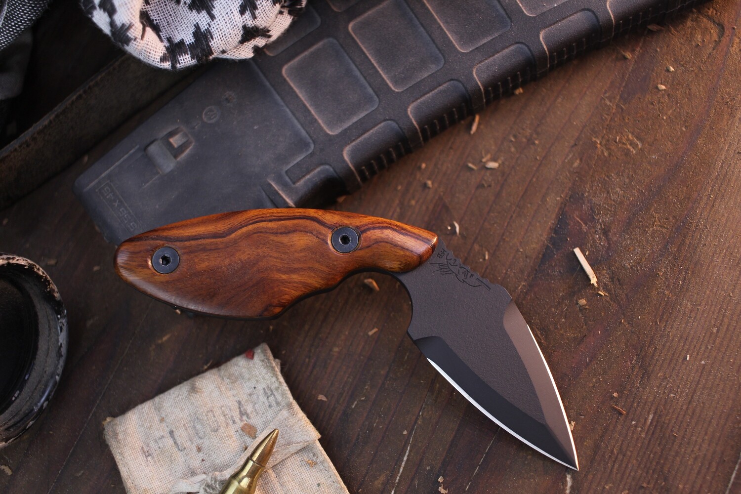 Half Face Blade IWB 2.25&quot; Dagger / Desert Ironwood / Black Cerakote Magnacut