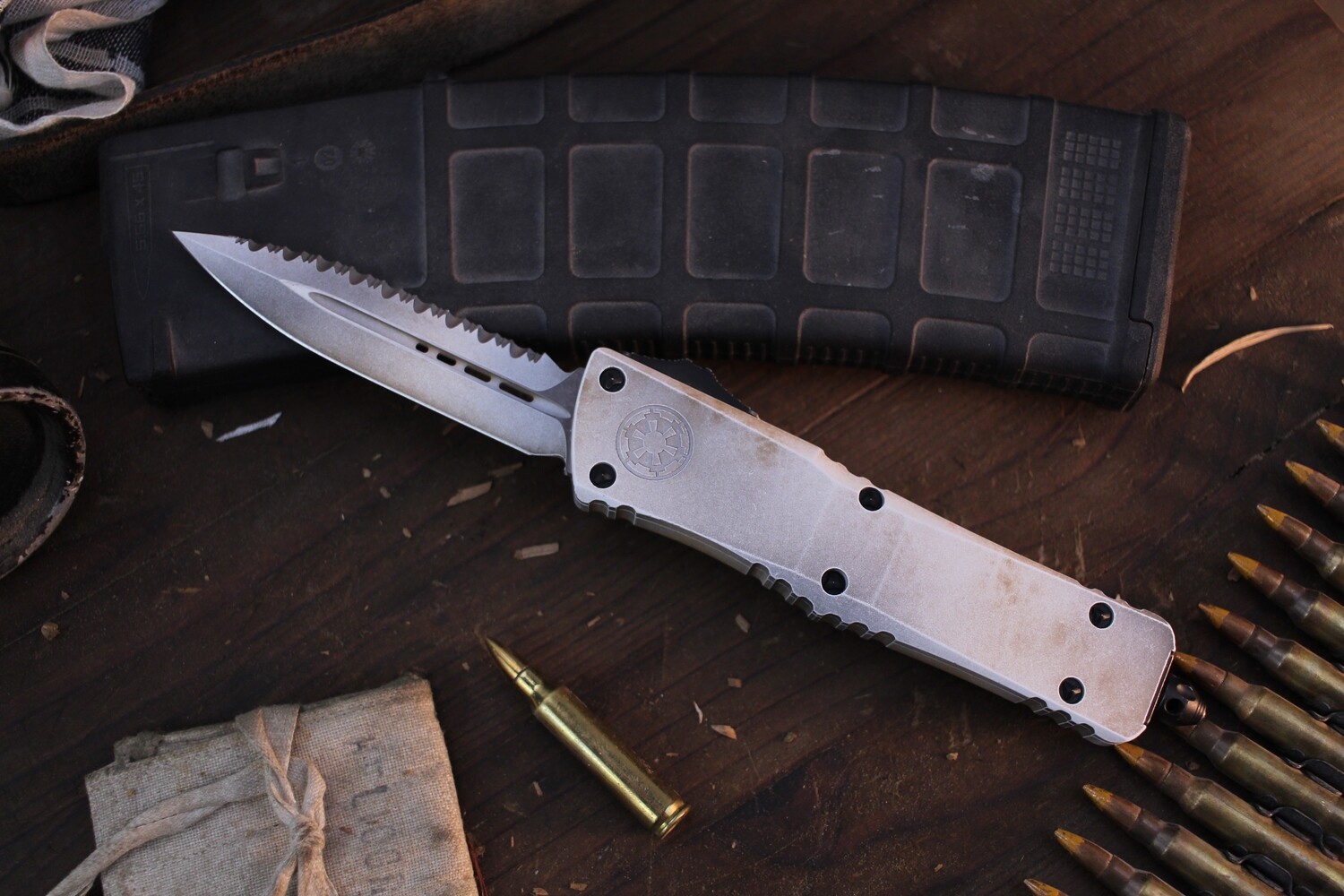 Microtech Combat Troodon 3.8&quot; D/E OTF Automatic / Sand Trooper Aluminum / Sand Trooper Fully Serrated ( Pre Owned )