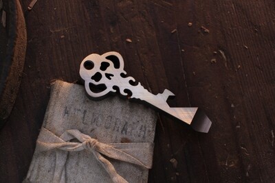 Chaves Skeleton Key Multi Tool / Crosshatched Bronze Anodized Titanium