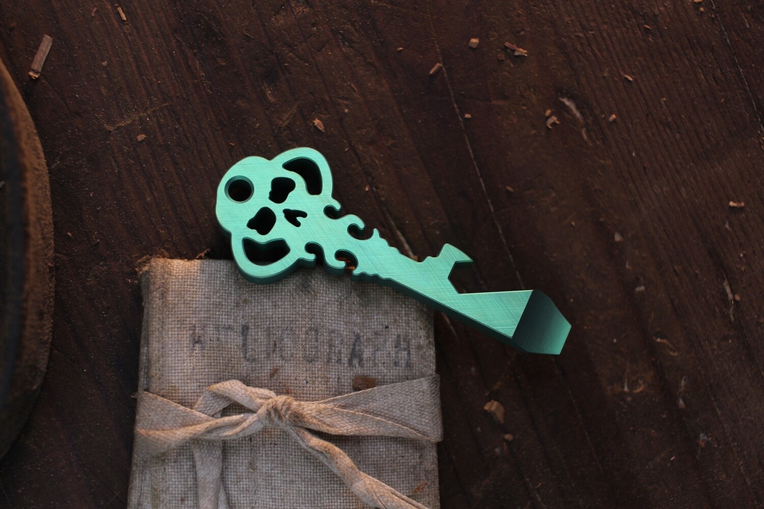 Chaves Skeleton Key Multi Tool / Crosshatched Green Anodized Titanium