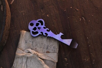 Chaves Skeleton Key Multi Tool / Crosshatched Purple Anodized Titanium