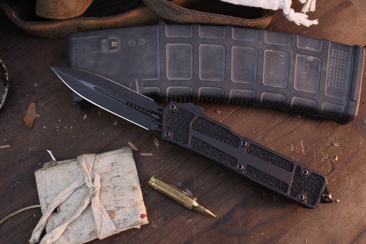 Microtech Signature Series Scarab II Shadow 3.95&quot; Automatic OTF / Black Aluminum / Black Premium Steel ( Pre Owned )