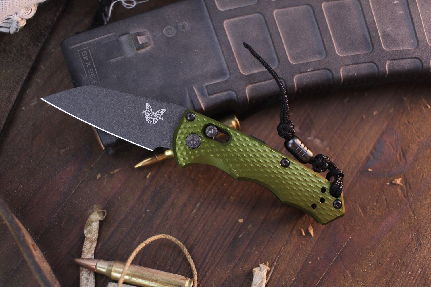 Benchmade Auto Immunity 2.5&quot; AXIS Lock Auto Folder / Woodland Green Aluminum / Black M4