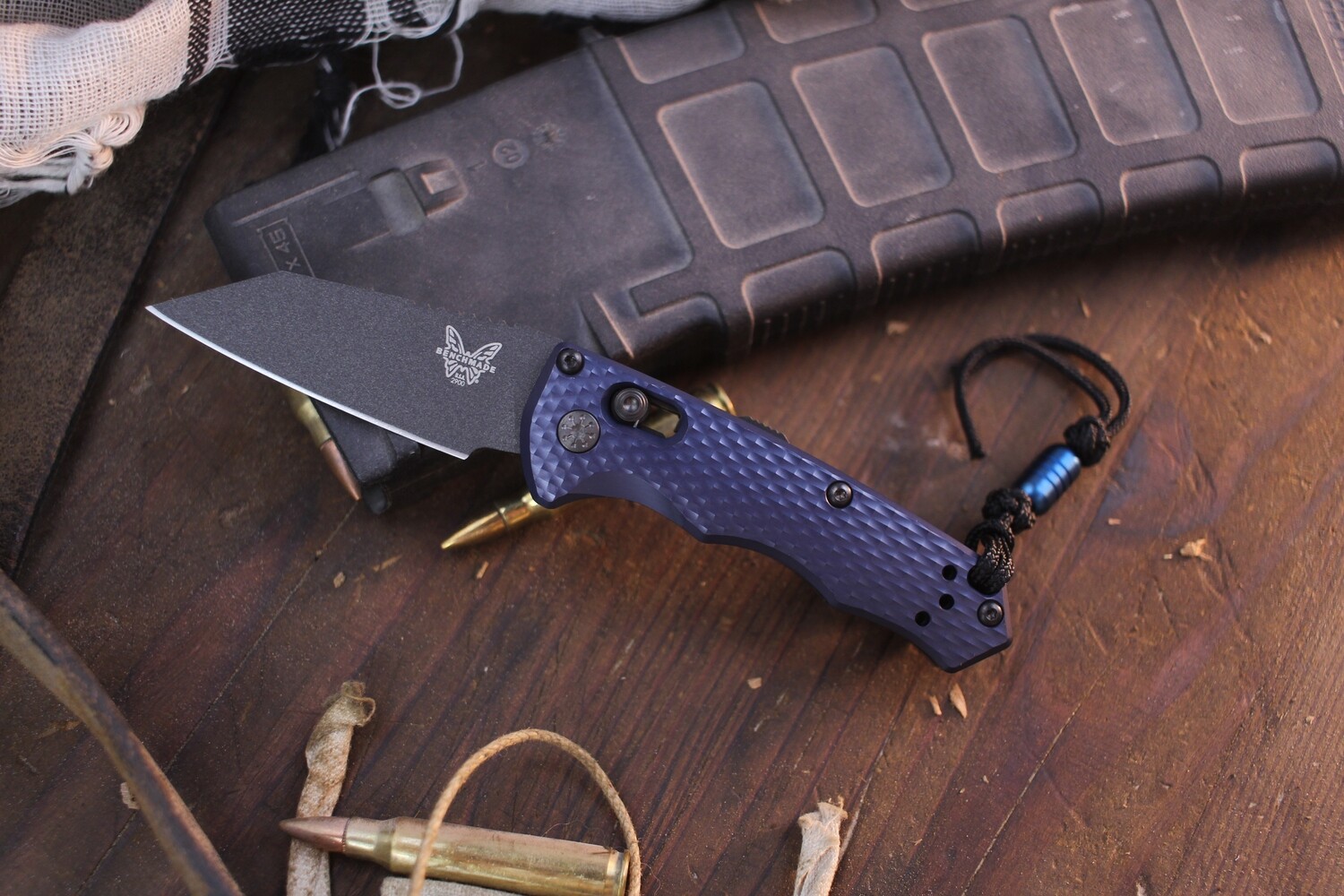 Benchmade Auto Immunity 2.5&quot; AXIS Lock Auto Folder / Crater Blue Aluminum / Black M4