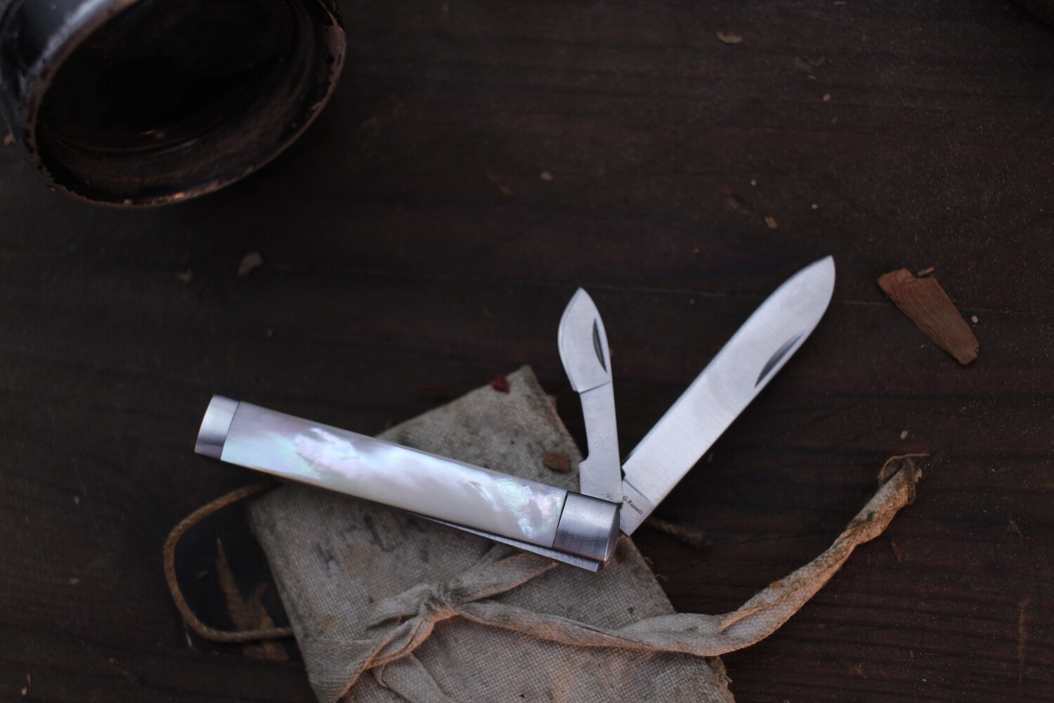 A. G. Russell Small Doctor&#39;s 3&quot; Closed 2 Blade Slipjoint / Pearl Resin / Satin 8Cr13MoV ( Pre Owned )