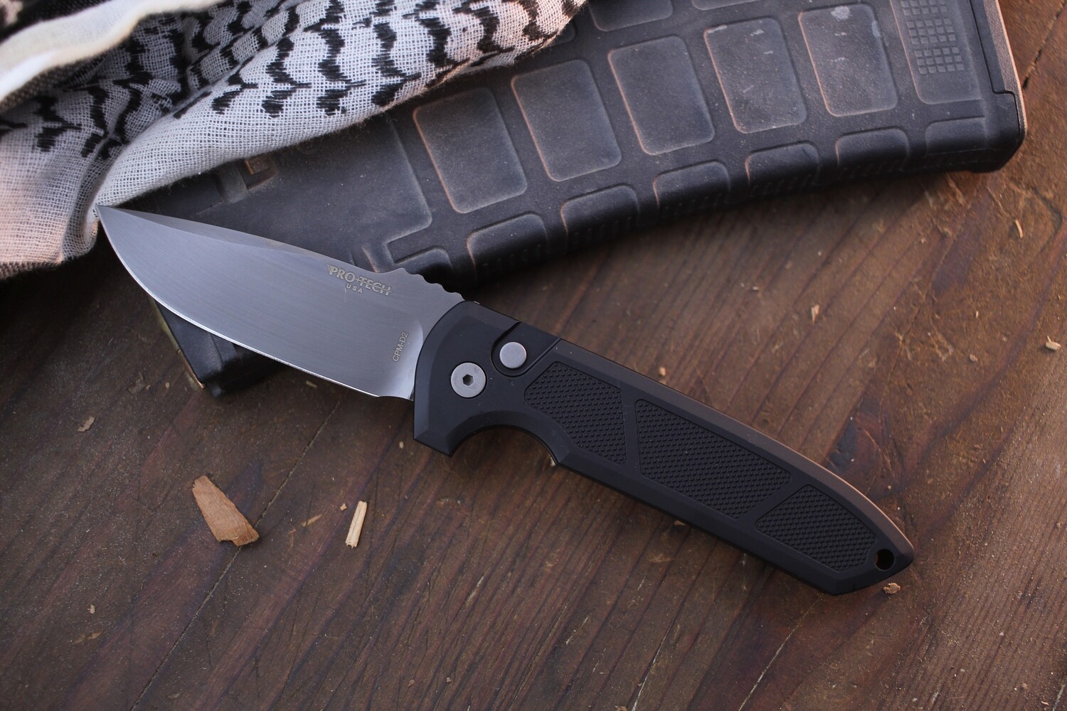 Pro-Tech Les George Rockeye 3.375&quot; AUTO Button Lock Folder / Textured Black Aluminum / Smoke Grey DLC CPM-D2