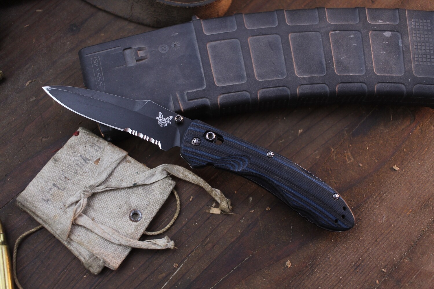 Benchmade Kulgera 3.6&quot; AXIS Lock Knife / Black &amp; Blue G10 / Black S30V / Serrated (Pre-Owned)