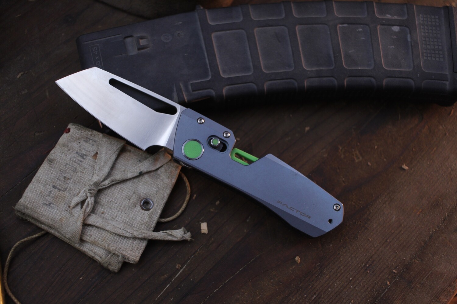 Winterblade Factor 3&quot; Magnetic Folding Knife / Carbon Fiber &amp; Blue Ano Ti / Satin M390 ( Pre Owned )