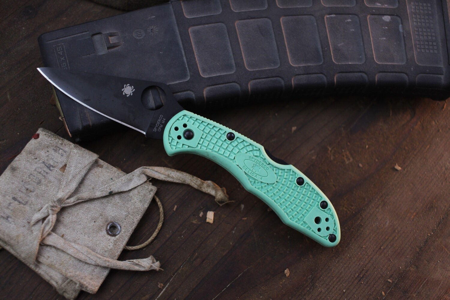 Spyderco Delica 4 2.8&quot;  Folder / Mint Green FRN / Black M4 ( Pre Owned )