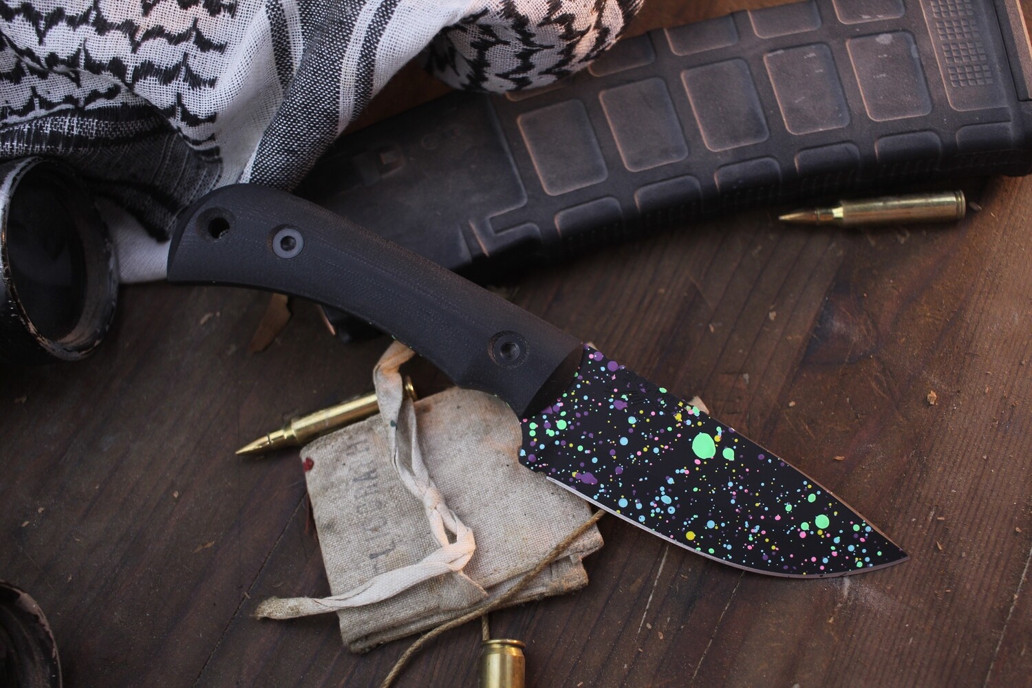 Half Face Blade Cavner 4.2&quot; Fixed Blade / Black G-10 / 80&#39;s Splatter Cerakote Magnacut