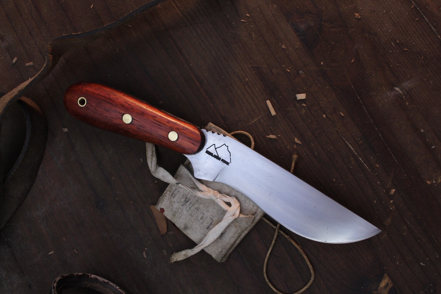Highlands Forge 5&quot; Fixed Blade Hunter Skinner / Padouk / Forged Satin 1095