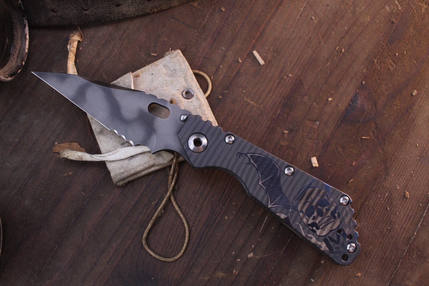 Strider Knives MSC SMF 3.875&quot; Framelock Folder / Flamed Titanium &amp; Double Wing Bat Logo / Trisula Grind Serrated CTS-XHP