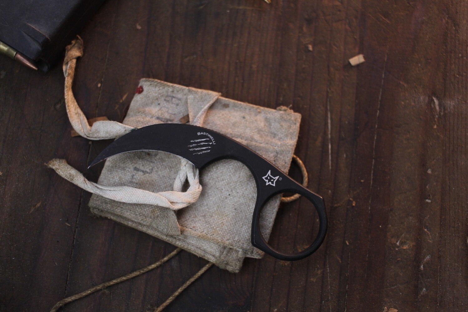 Bastinelli Diagnostic 1.5&quot; Karambit / Black N690C  ( Pre Owned )