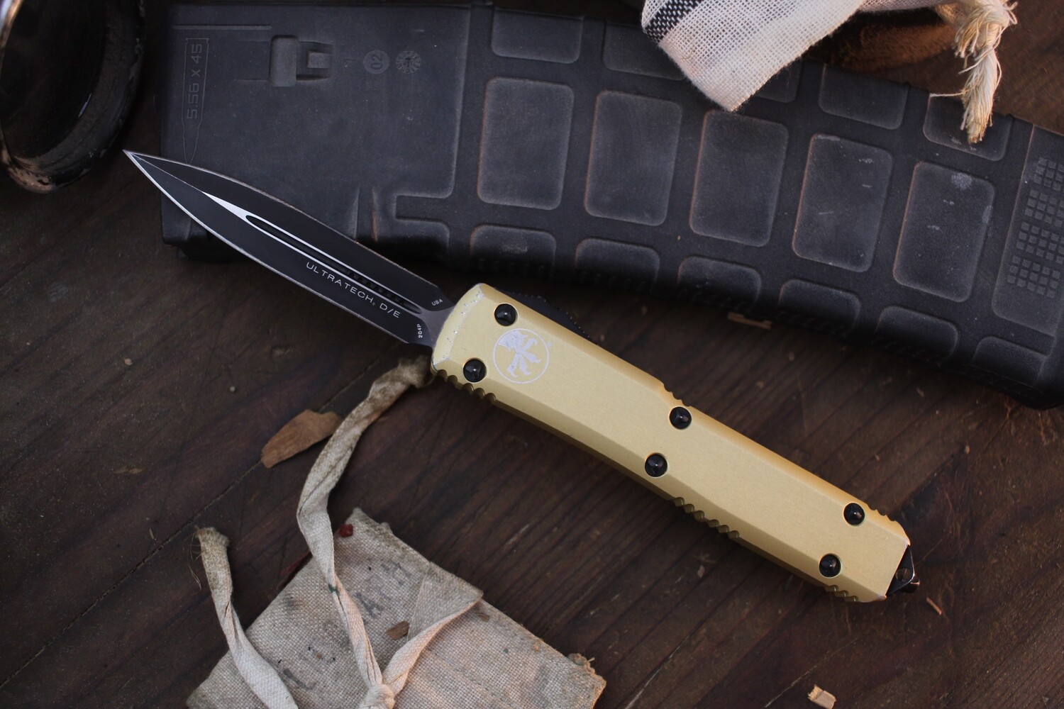 Microtech Ultratech 3.4&quot; OTF D/E Auto / Champagne Gold Aluminum / Black 204P ( Pre Owned )