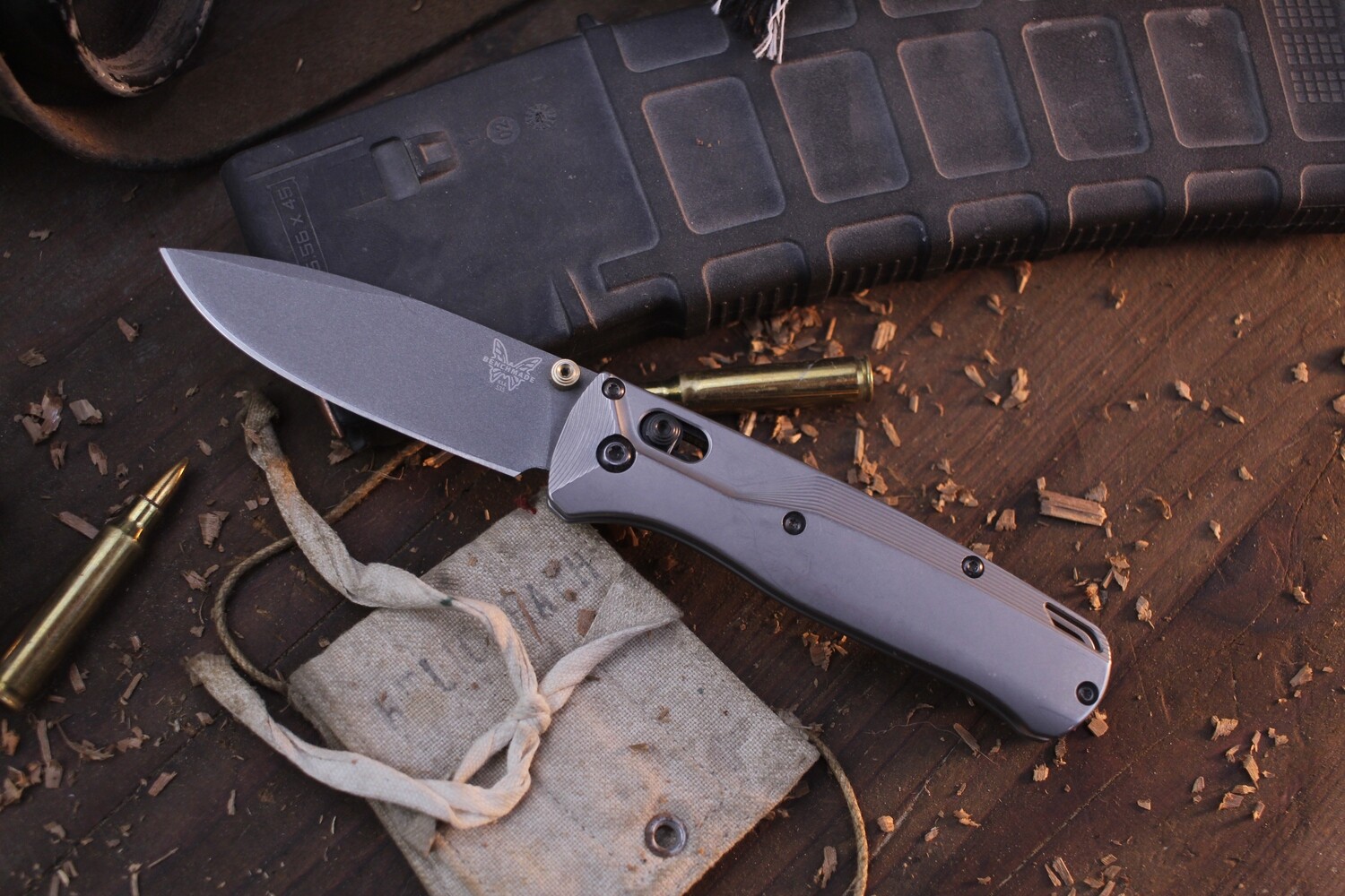 Benchmade Bugout 3.24&quot; AXIS Lock Folder / Flytanium Titanium / Grey S30V ( Pre Owned )
