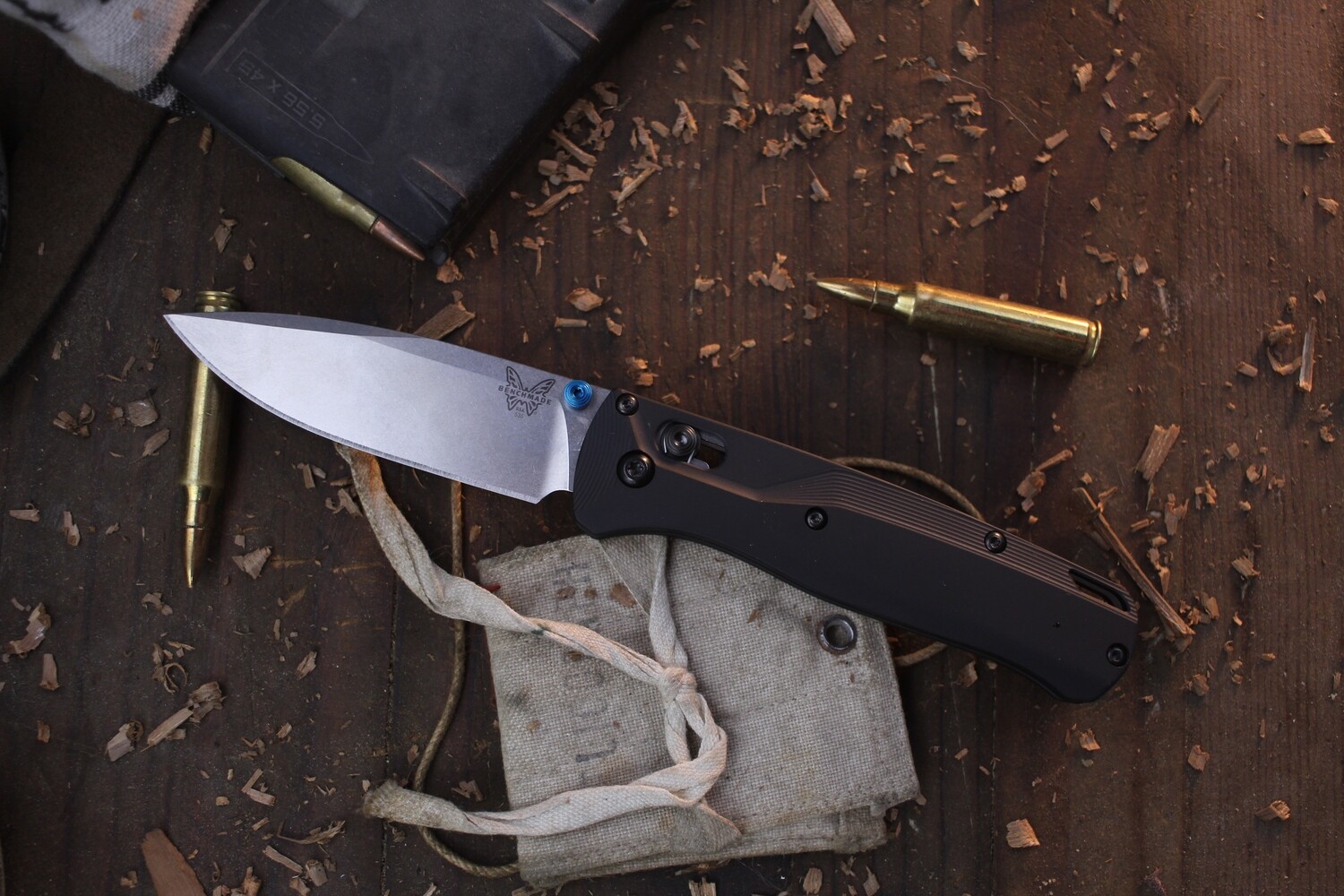 Benchmade Bugout 3.2&quot; AXIS Lock Folder / Black Flytanium / Satin S30V ( Pre Owned )