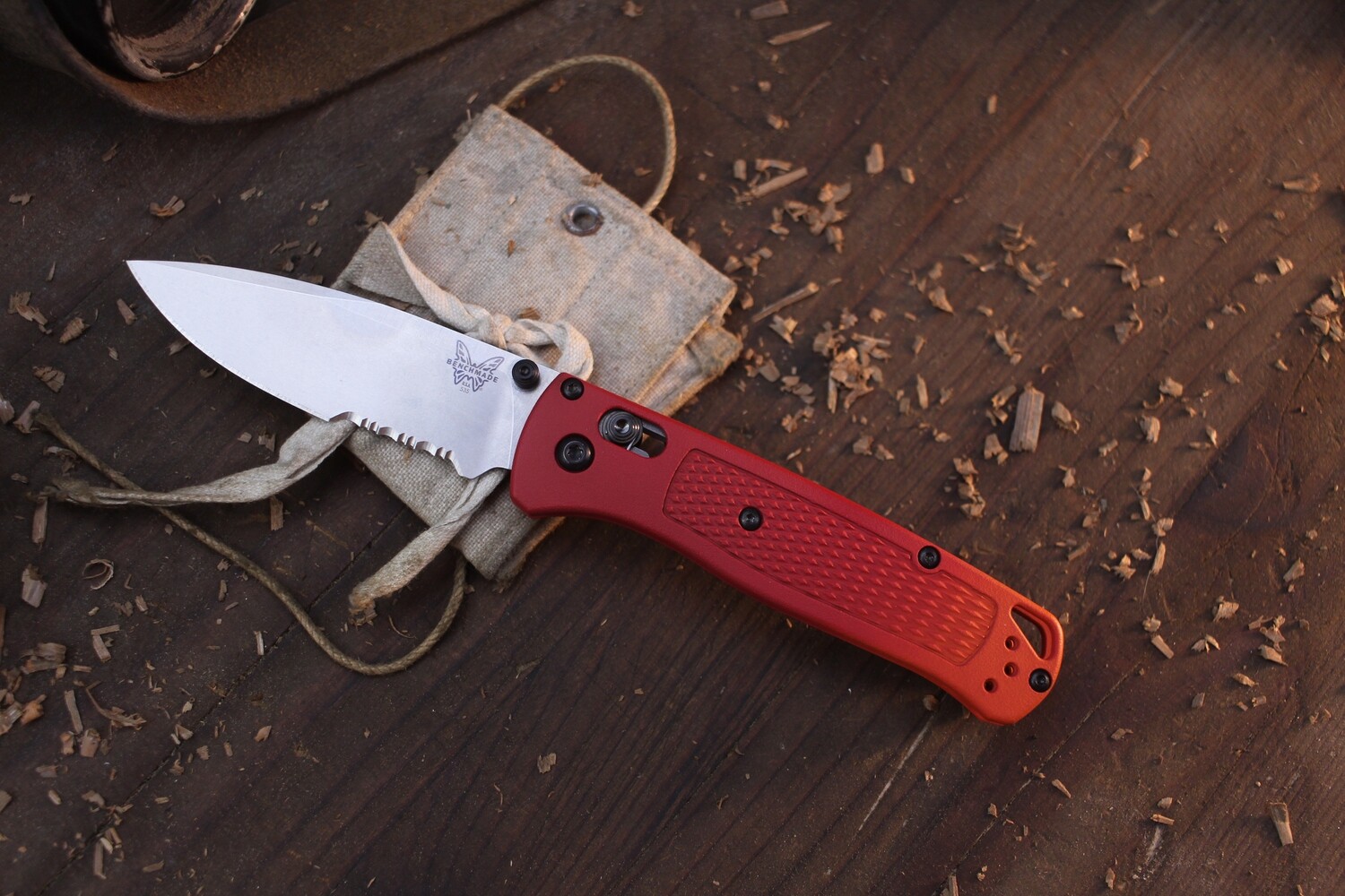 Benchmade Bugout 3.24&quot; AXIS Lock Folder / Fuego Gricory / Satin Serrated S30V ( Pre Owned )